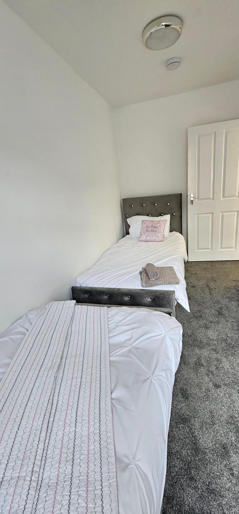 Luxury Four Bedroom House Bradford  Exterior photo